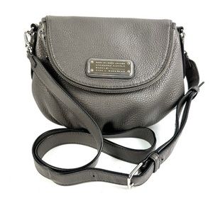 Marc by Marc Jacob’s Grey Leather Medium Purse w/ zipper Pouch and Pockets. EUC
